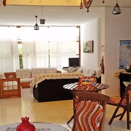 Homestay Ayisigi *